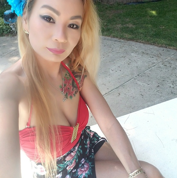 So sexy and flattering bathsuit. - Picture 1 of 6